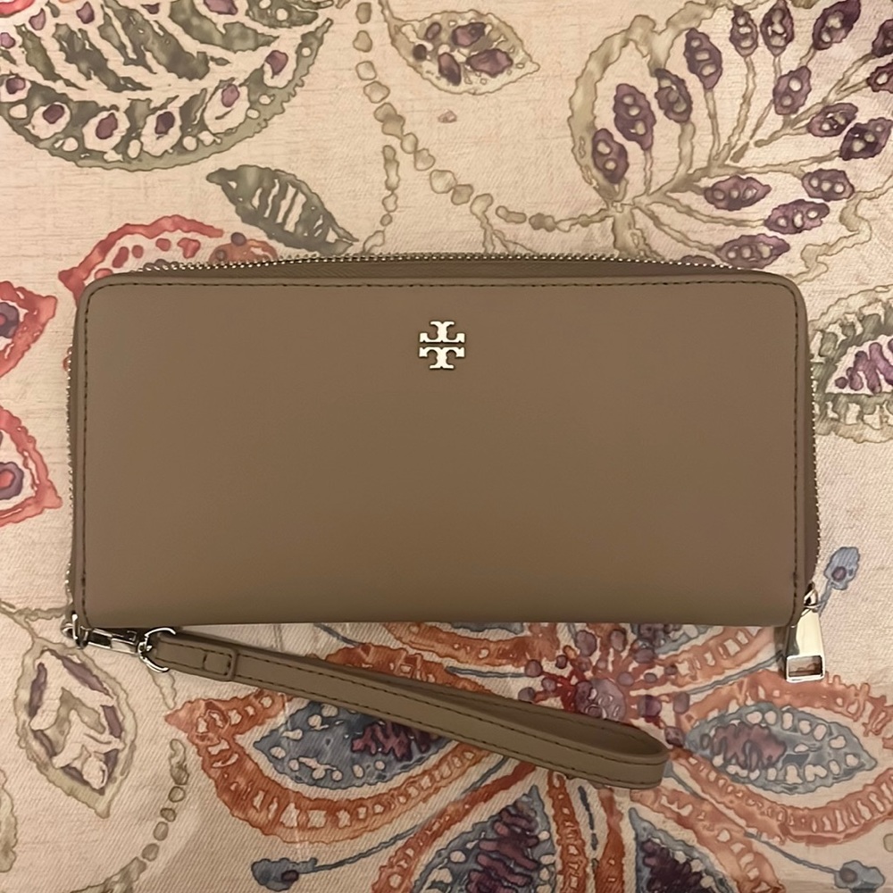 Tory Burch Carter Grey Wallet Wristlet